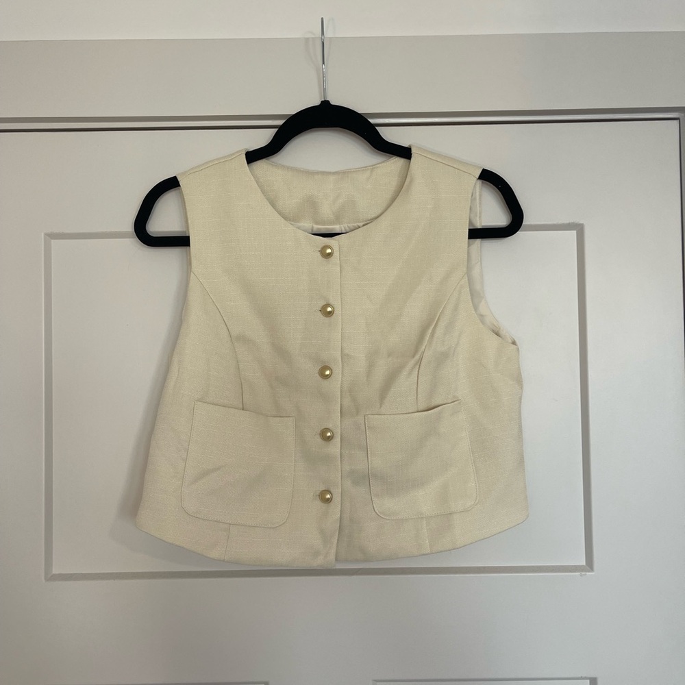 Cream Sleeveless Button-Up Vest